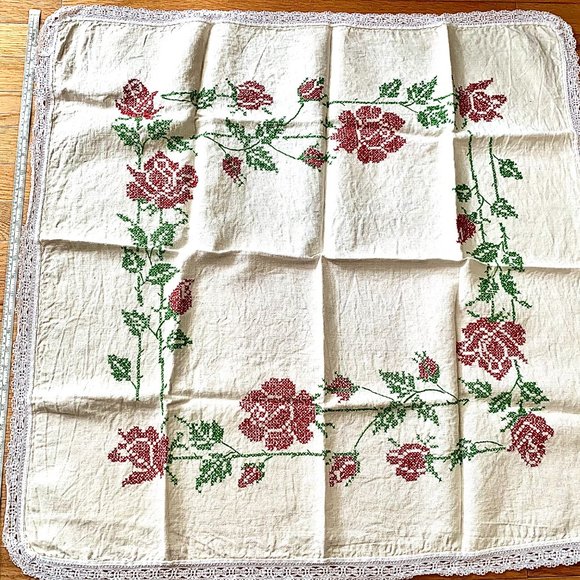 Linen Small Hand Stitched Rose Tablecloth - Picture 6 of 6